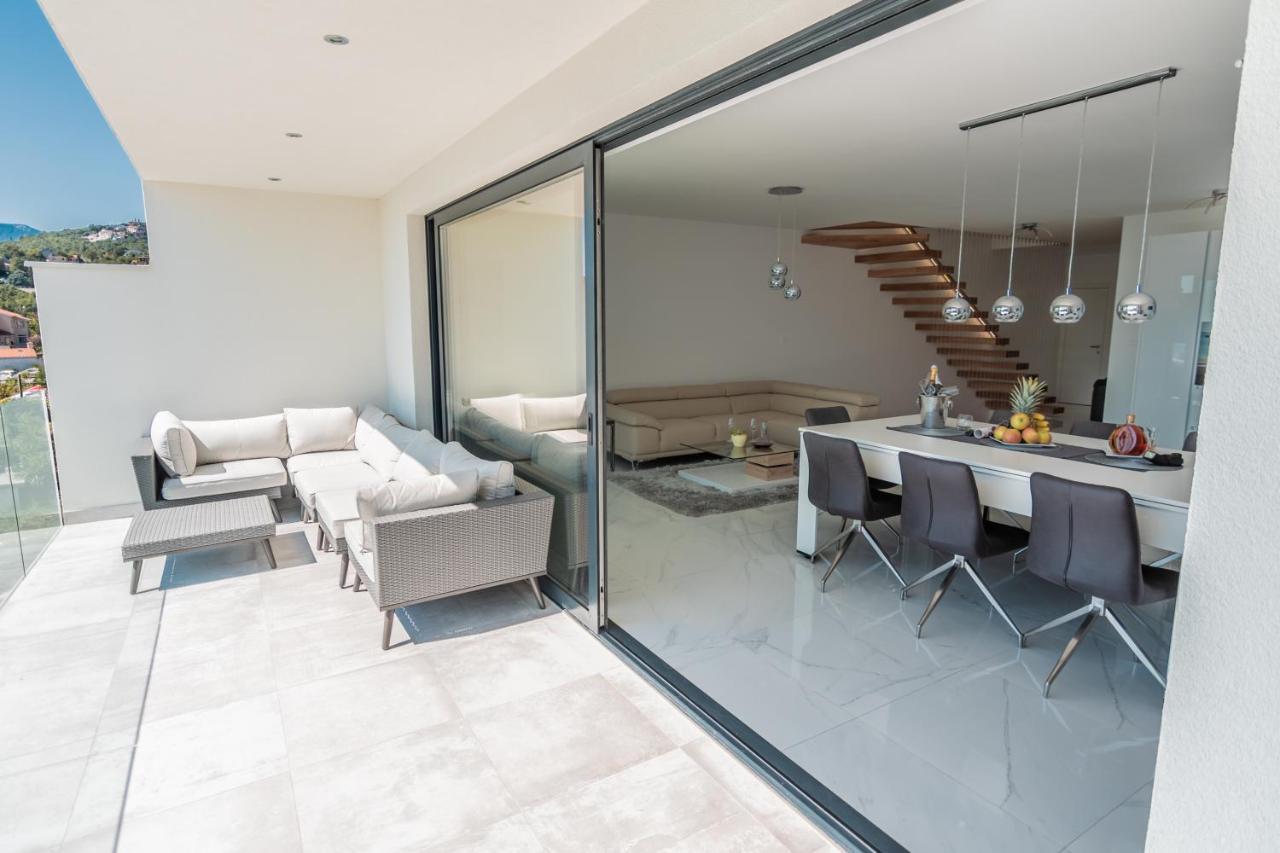 Villa The Boat With Rooftop Pool Matulji Exterior photo