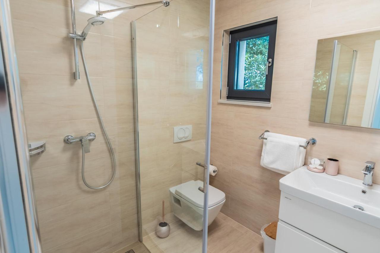 Villa The Boat With Rooftop Pool Matulji Exterior photo