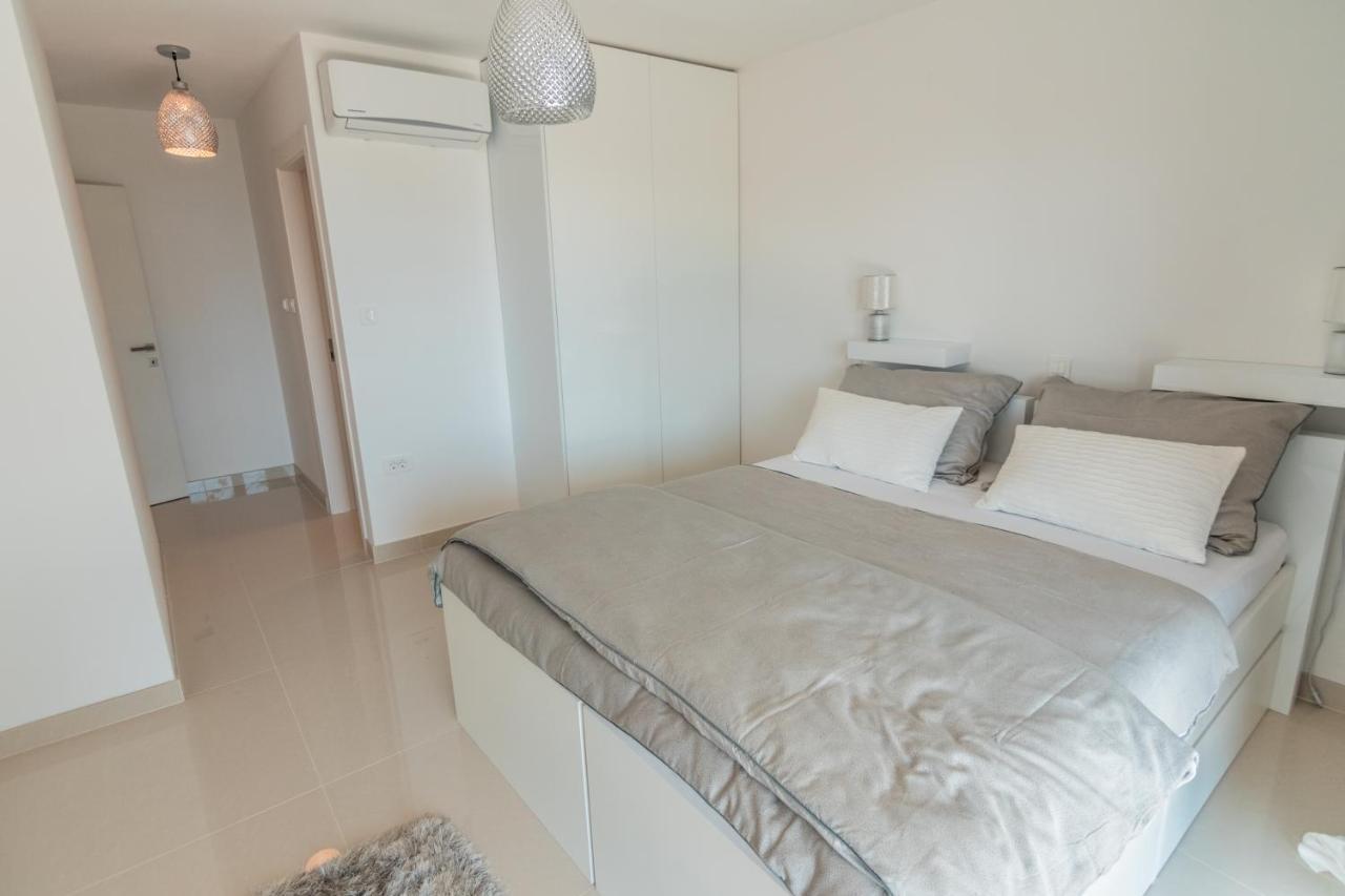 Villa The Boat With Rooftop Pool Matulji Exterior photo