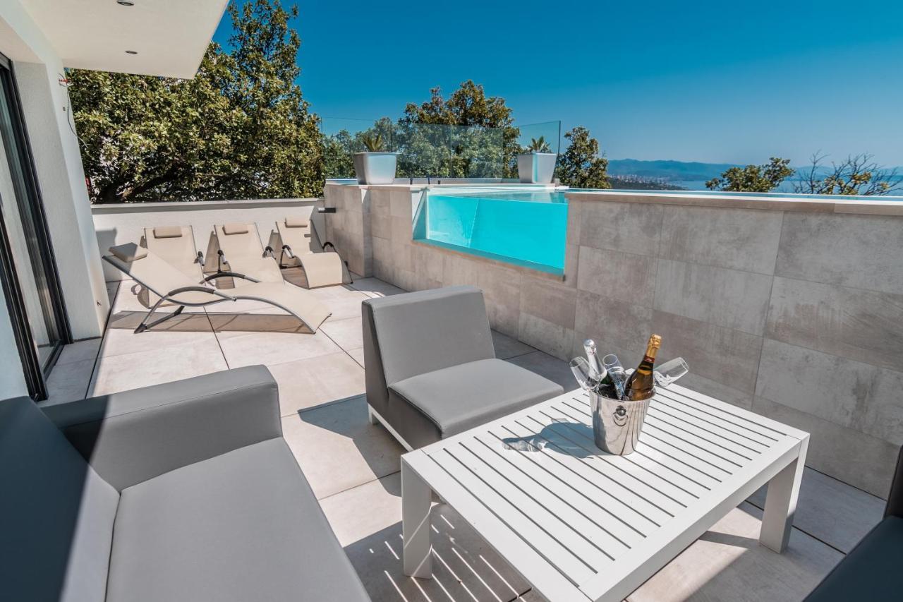 Villa The Boat With Rooftop Pool Matulji Exterior photo