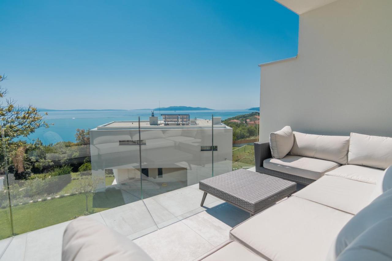 Villa The Boat With Rooftop Pool Matulji Exterior photo