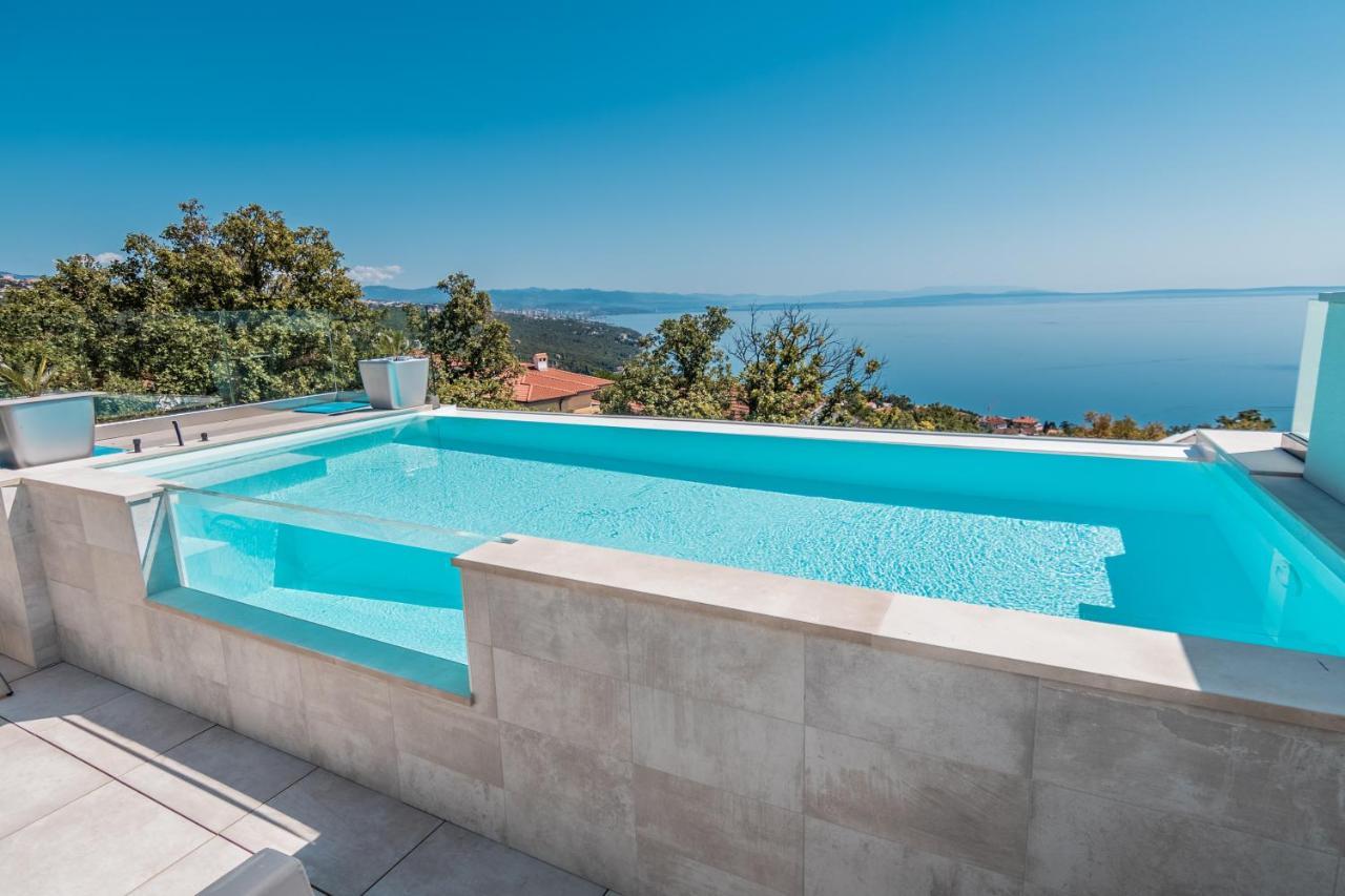 Villa The Boat With Rooftop Pool Matulji Exterior photo