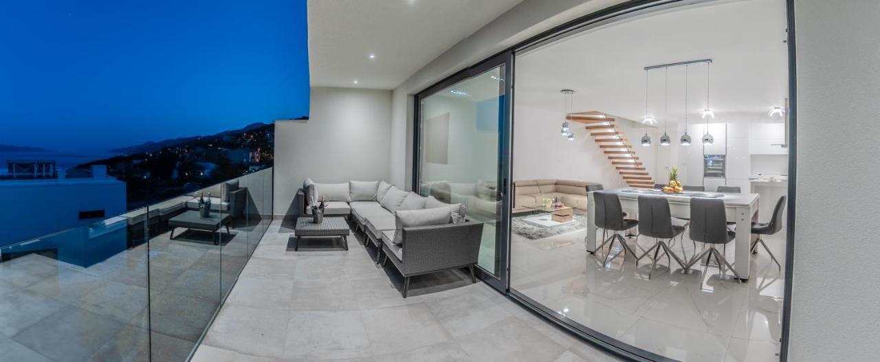 Villa The Boat With Rooftop Pool Matulji Exterior photo